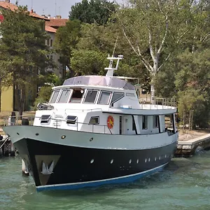 yacht-fortebraccio-venezia.hotelinveneto.com/